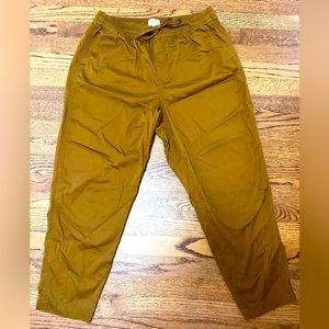 Lou & Gray women’s chino pants in golden brown. Size L.